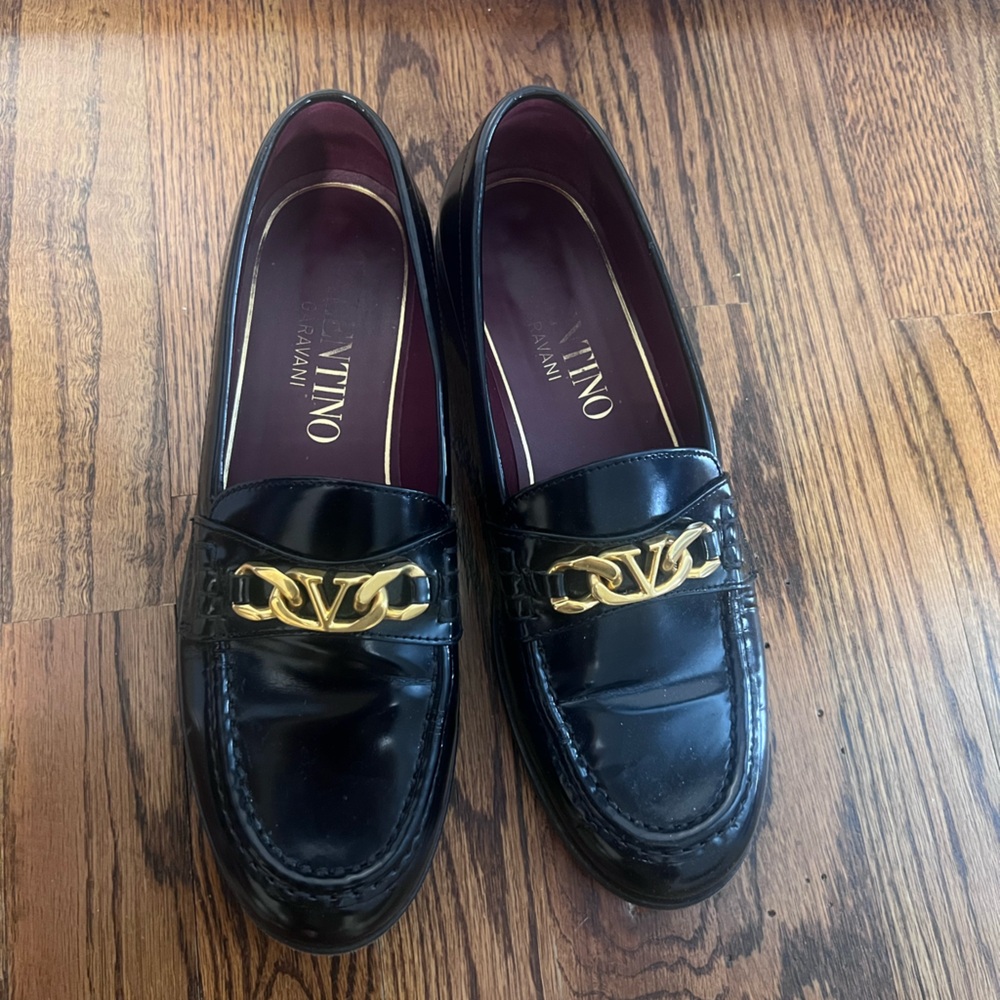 Valentino Garavani Women Black Leather Chain Loafers